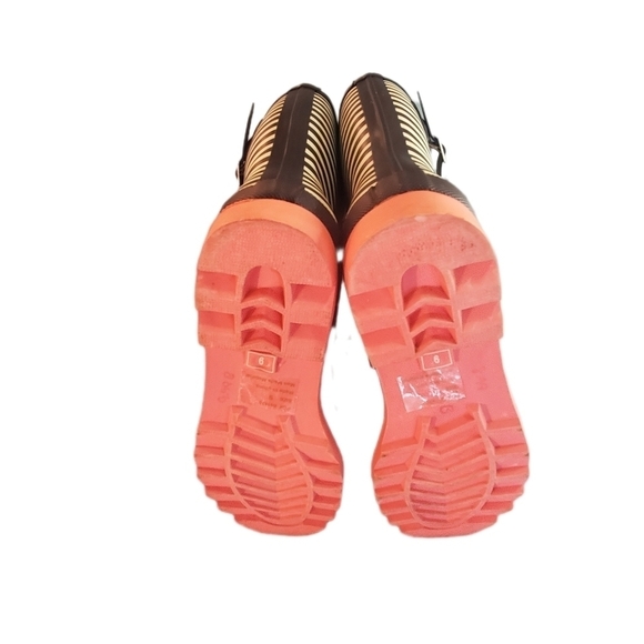 JOURNEE COLLECTION "Settle" Rain Boot in Stripped Black & Cream with Coral Sole - Picture 4 of 16